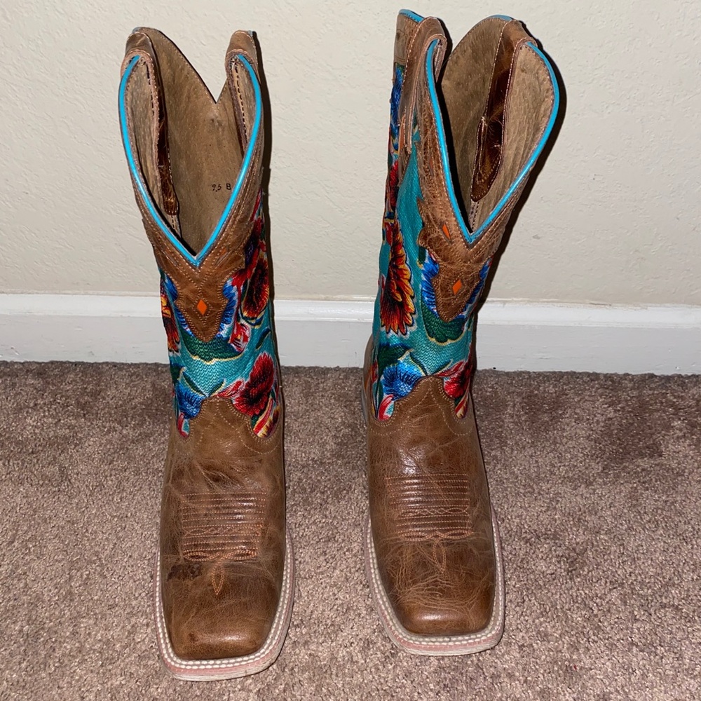 ARIAT FLORAL TEXTILE COWGIRL BOOTS Size 9.5